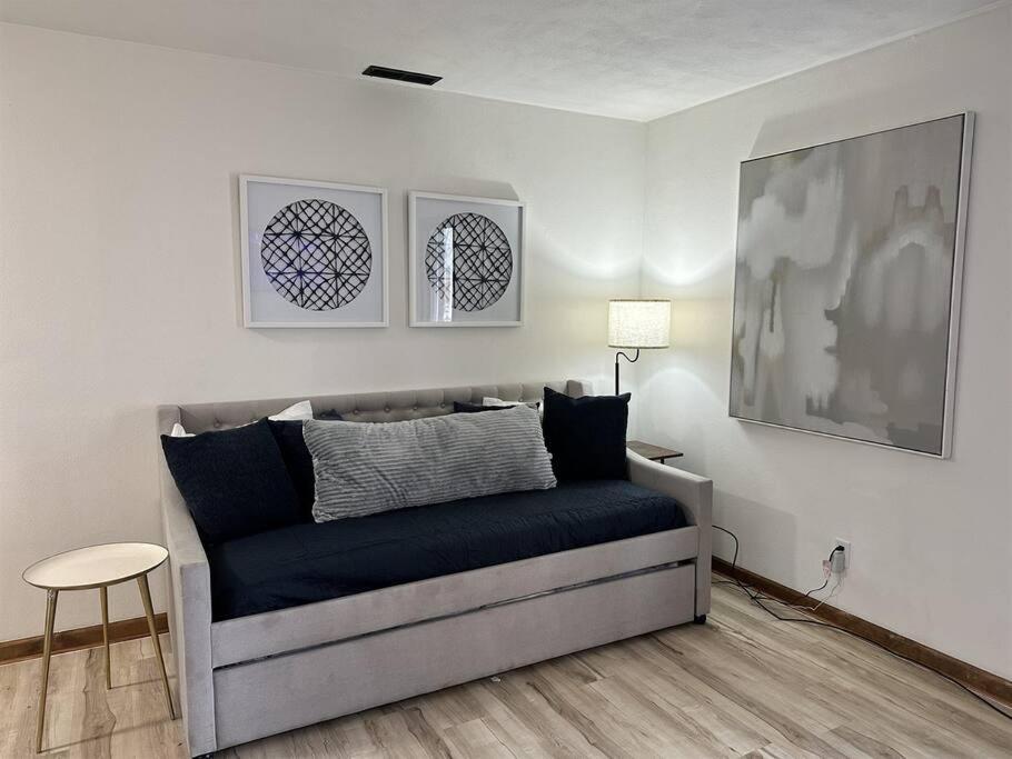 Capital Suite On 6Th Street - King Bed / Downtown! Springfield Dış mekan fotoğraf